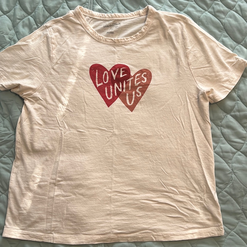 Universal Threads Tshirt